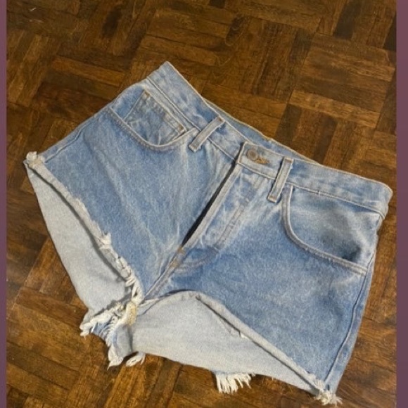 BRANDY MELVILLE CUT OFF LIGHT WASH DENIM SHORTS - Picture 2 of 2